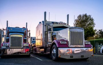 No matter where you are in Canada, we make it simple to obtain finance for a truck and trailer.
With quick and simple financing, you can purchase small and large commercial trucks as well as any sort of trailer you require.